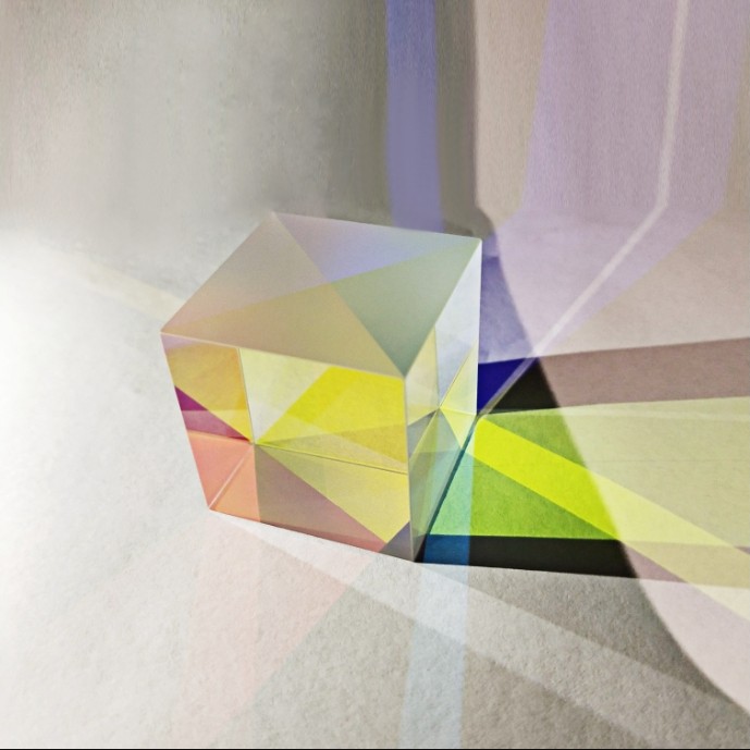 什么是合色棱鏡？它對(duì)投影儀有哪些作用？